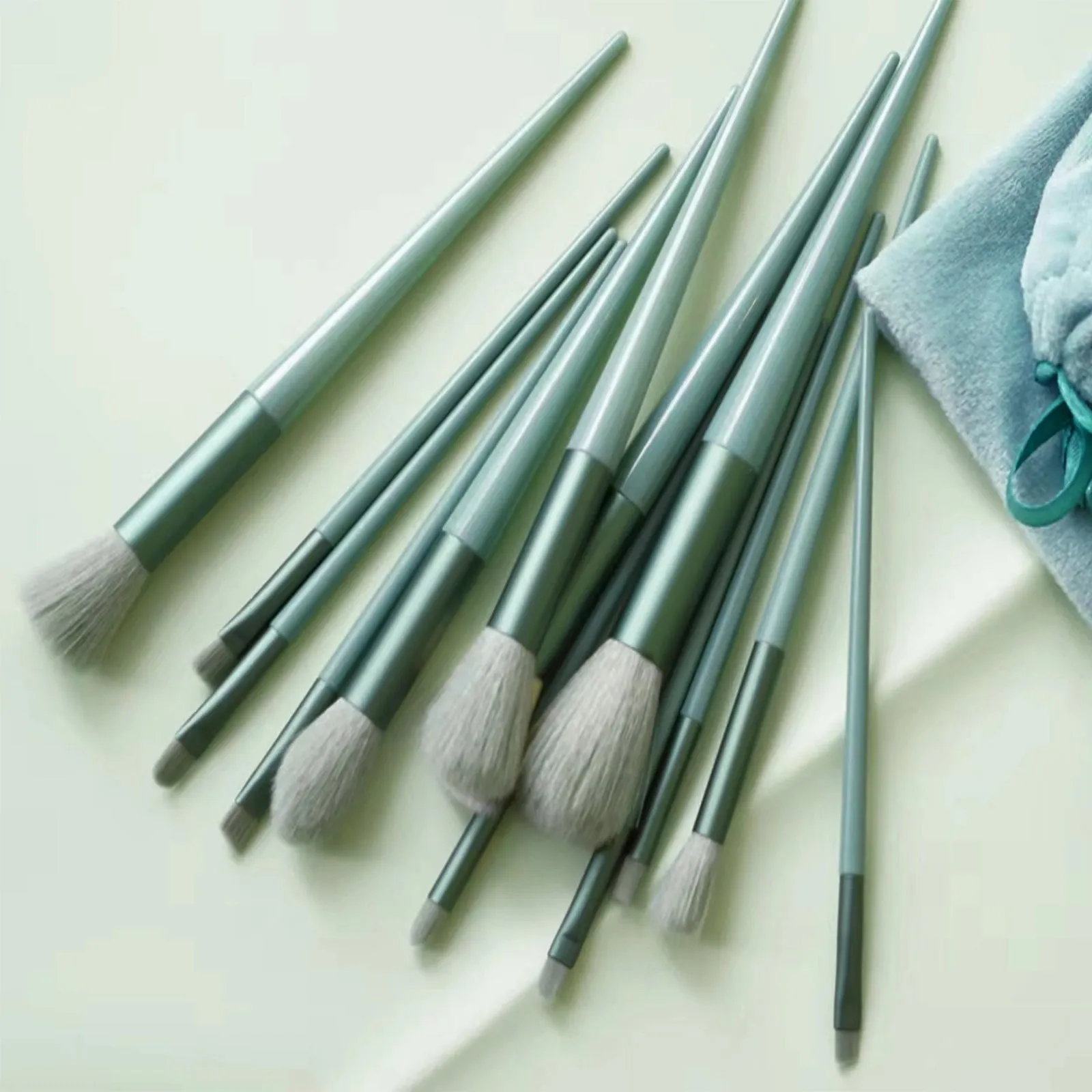 13-Piece Professional Makeup Brush Set: Essential Tools for Eyeshadow, Blush, and More