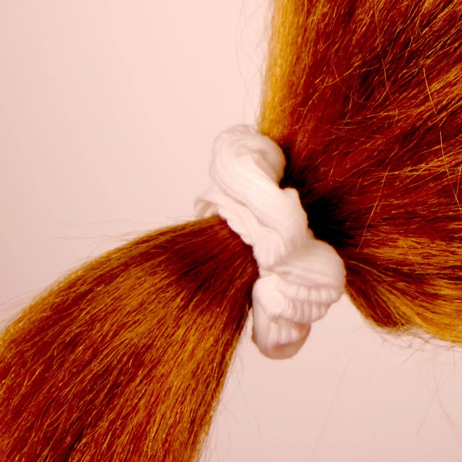 Amelia Beauty, Medium White Ribbed Scrunchies, 2.5in Diameter, Gentle on Hair, Strong Hold, No Snag, No Dents or Creases. 10 Pack