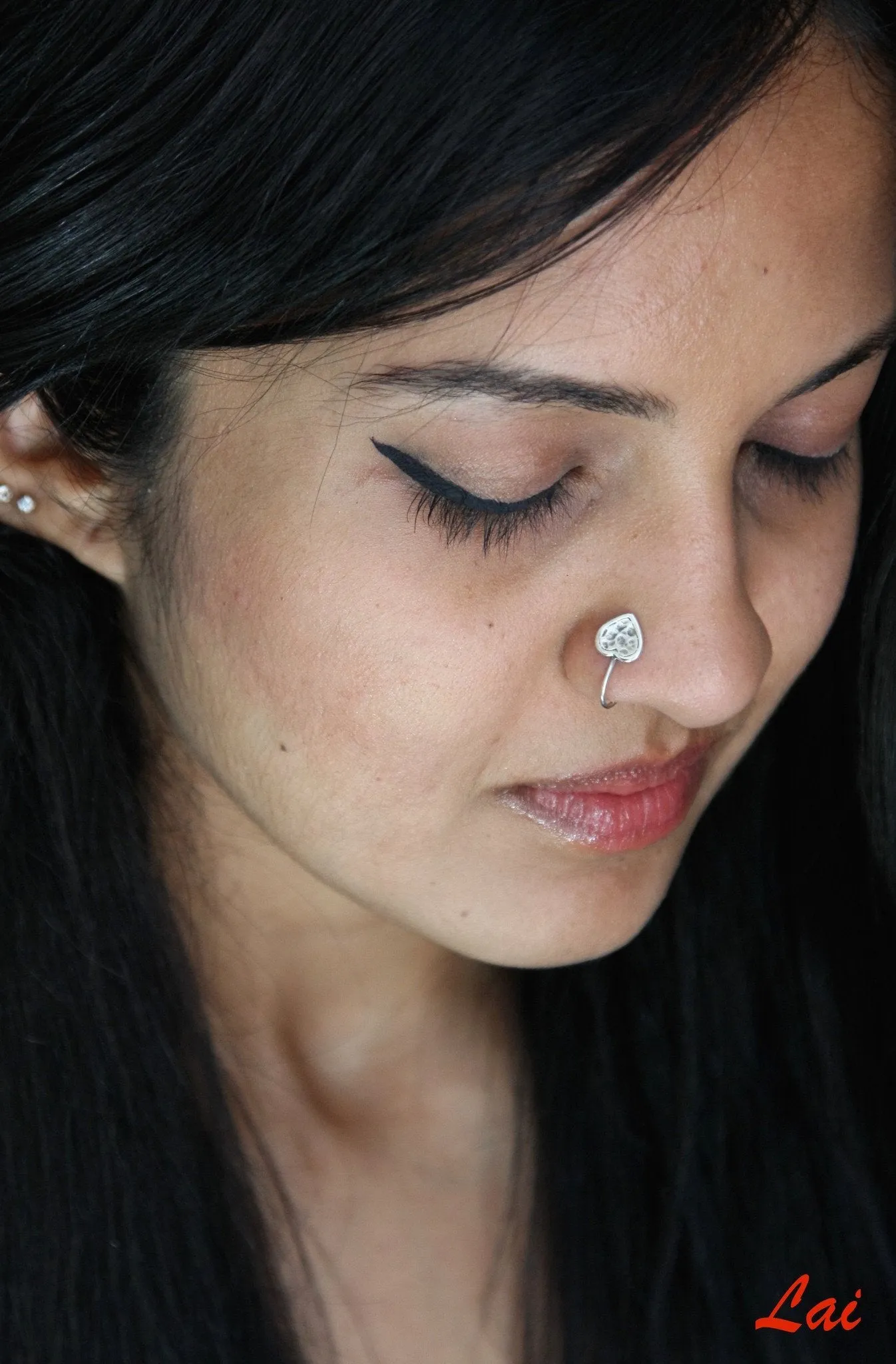 Fun, and quaint hammer-finish heart nose pin