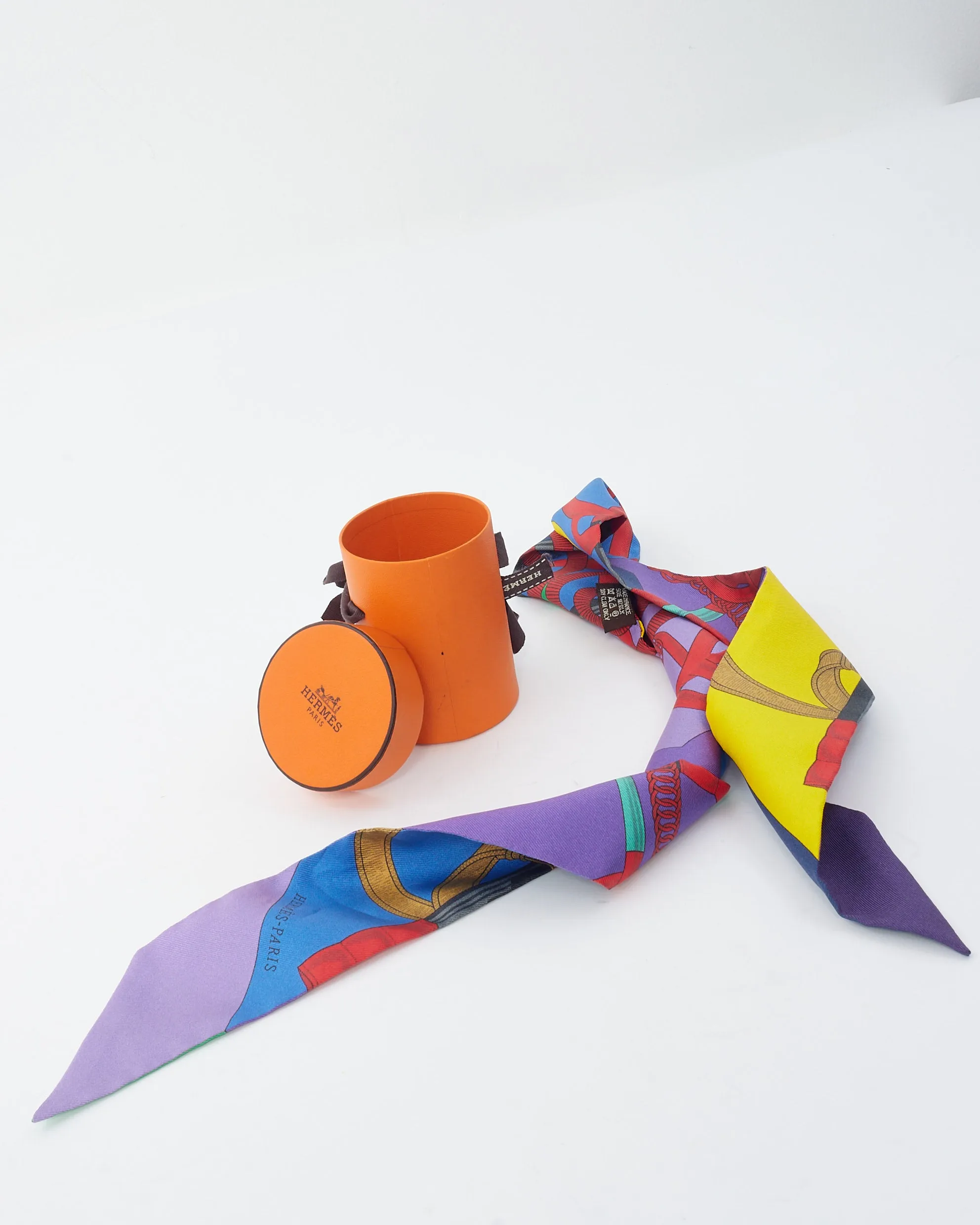 Hermès Violet Jaune Vert Silk Eperon D'Or Silk Twilly