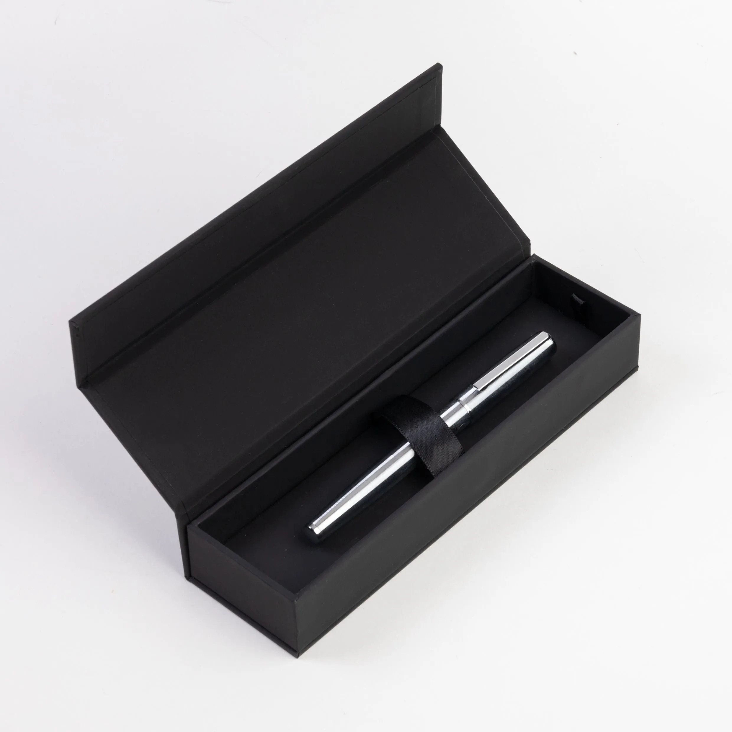 HUGO BOSS HSH2092B-Fountain pen Label Chrome