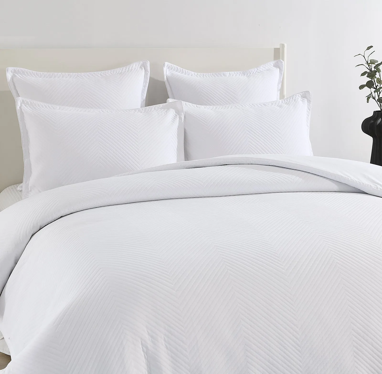 Renee Taylor Atlantis Jacquard Quilt Cover Set - White